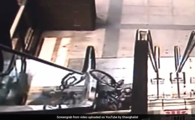 Frightening Video Shows Why You Should Never Take Bicycle On An Escalator It may seem like a harmless thing to do,but let this video be a warning for everyone who has ever wanted to ride a bicycle up an escalator. An 11-year-old boy in She Use For CNIM