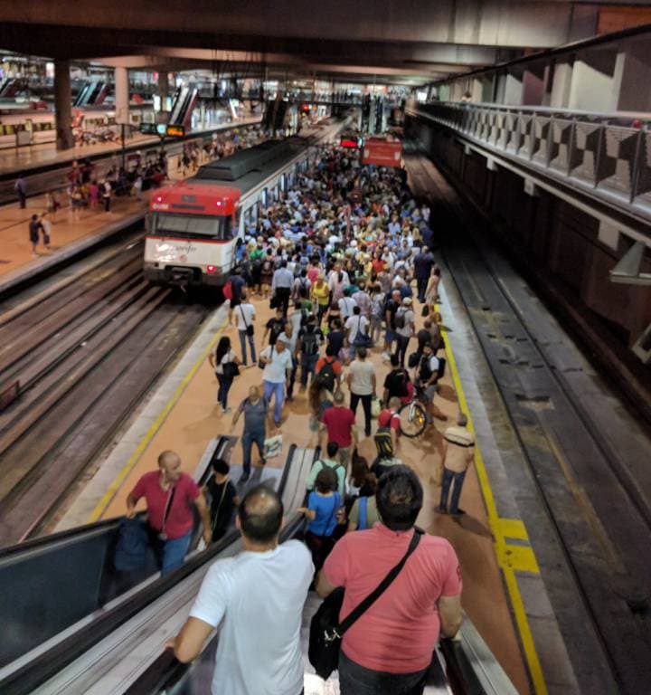 Cercanas Madrid paraliza algunas escaleras mecnicas de estaciones como Atocha o Mndez lvaro en agosto. As lo denuncian la asociacin Ecomovilidad y la plataforma Salvemos Cercanas,que critican que la compaa no ofrezca explicaciones. Varios v Use For CNIM